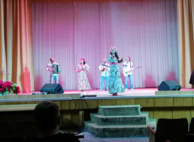 Ансамбль «Злато-Серебро» выступил для жителей Луганской и Донецкой Народных Республик